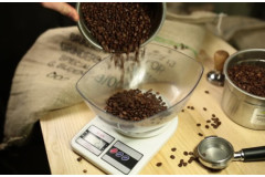 Guide to using coffee scales for baristas and home-brewers alike!